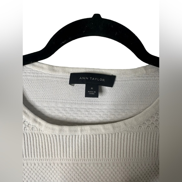 Ann Taylor Heavy Weight Patterned Short Sleeve White Tee Size Small - Picture 8 of 8